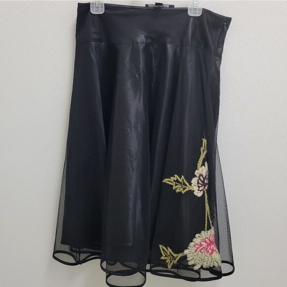 Betsey Johnson Black Tulle Embroidered Skirt Size 4 - Picture 1 of 5